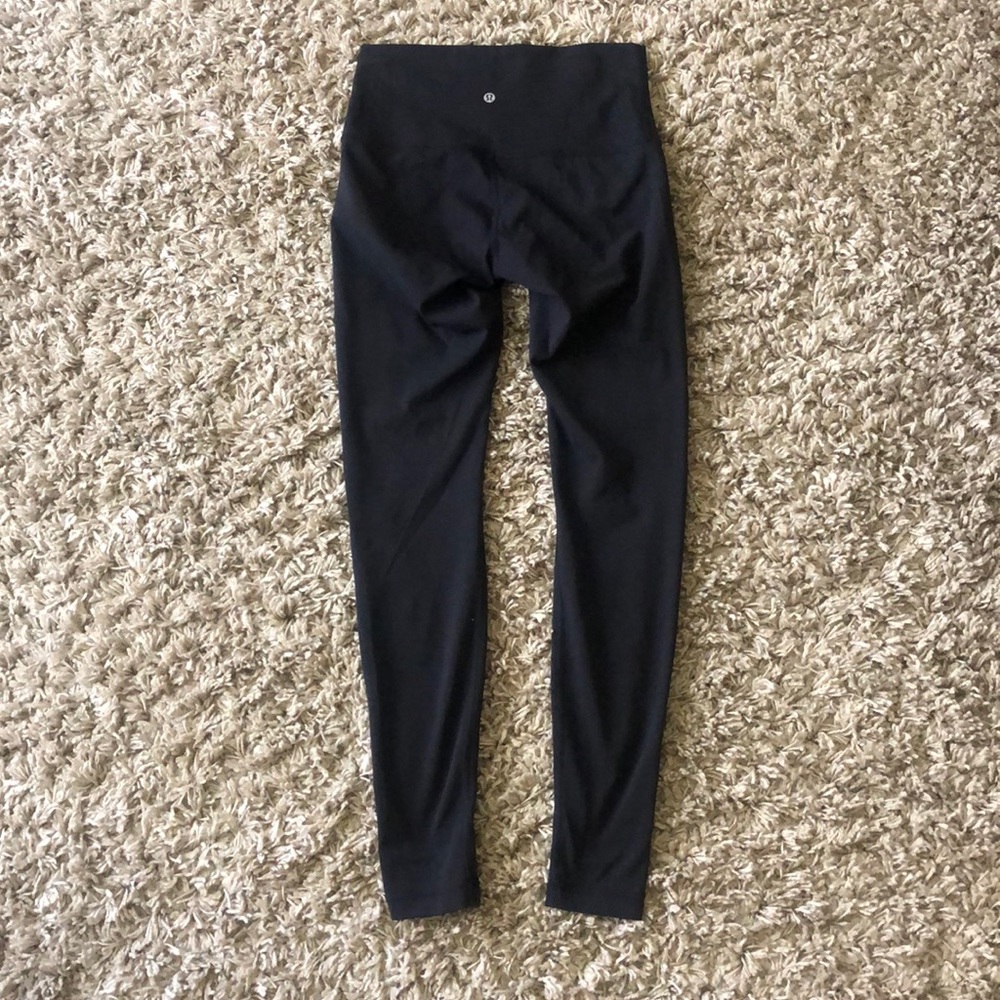 Like New Lululemon Wunder Train 28’ leggings!!